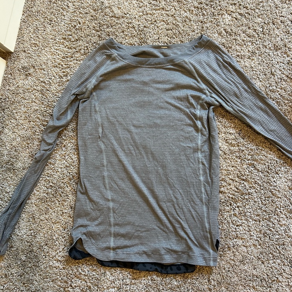 gray Lulu longsleeve